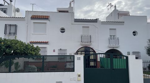 Casa adosada en venta en Calle Algallarín, 17, Redondela, Isla Cristina - imagen 2 Foto 2 de Casa adosada en venta en Calle Algallarín, 17, Redondela, Isla Cristina