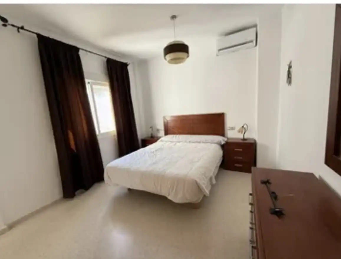 Casa adosada en venta en Calle Nueva, 56, Aznalcázar Habitación de Casa adosada en venta en Aznalcázar con Aire acondicionado, Parquet y Piscina