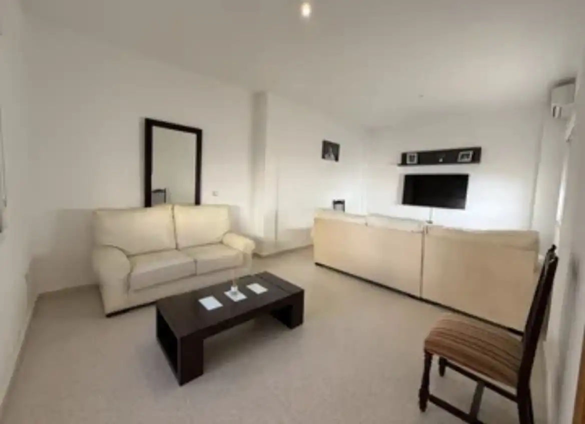 Casa adosada en venta en Calle Nueva, 56, Aznalcázar Sala de estar de Casa adosada en venta en Aznalcázar con Aire acondicionado, Parquet y Piscina