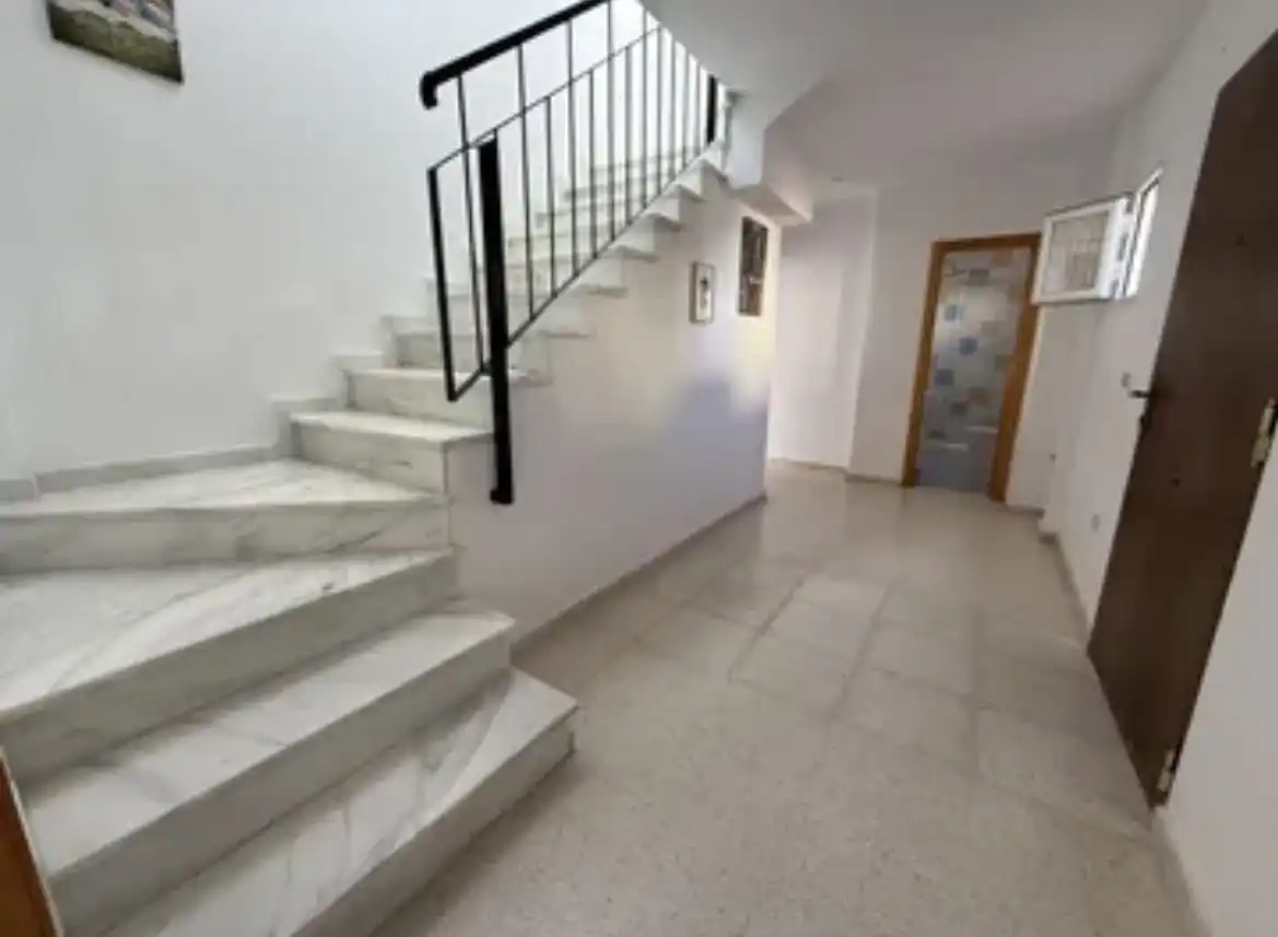 Casa adosada en venta en Calle Nueva, 56, Aznalcázar Casa adosada en venta en Aznalcázar con Aire acondicionado, Parquet y Piscina