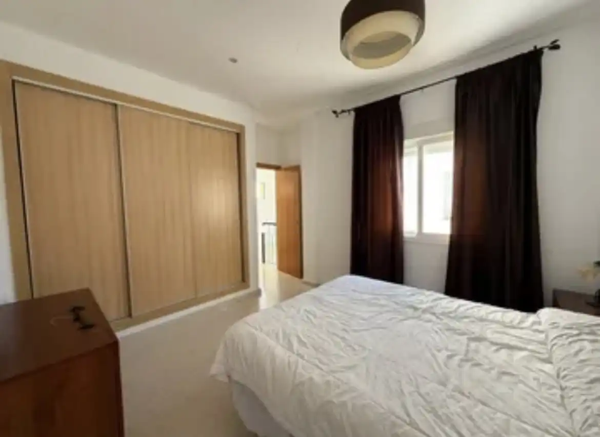 Casa adosada en venta en Calle Nueva, 56, Aznalcázar Habitación de Casa adosada en venta en Aznalcázar con Aire acondicionado, Parquet y Piscina