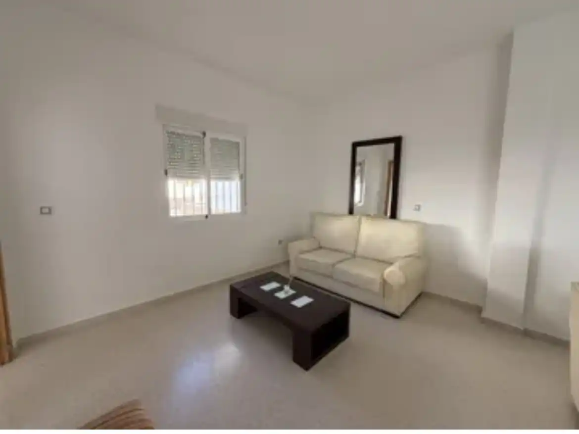 Casa adosada en venta en Calle Nueva, 56, Aznalcázar Sala de estar de Casa adosada en venta en Aznalcázar con Aire acondicionado, Parquet y Piscina