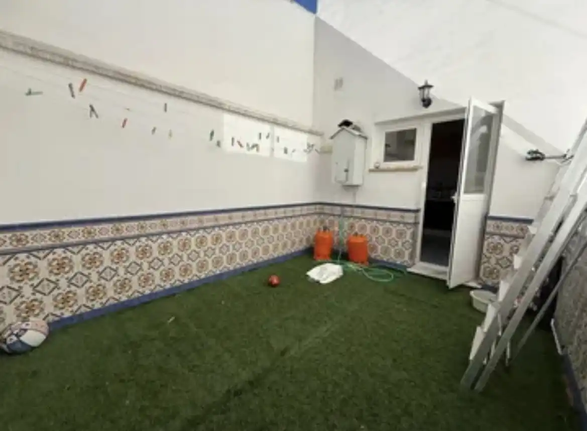 Casa adosada en venta en Calle Nueva, 56, Aznalcázar Jardín de Casa adosada en venta en Aznalcázar con Aire acondicionado, Parquet y Piscina