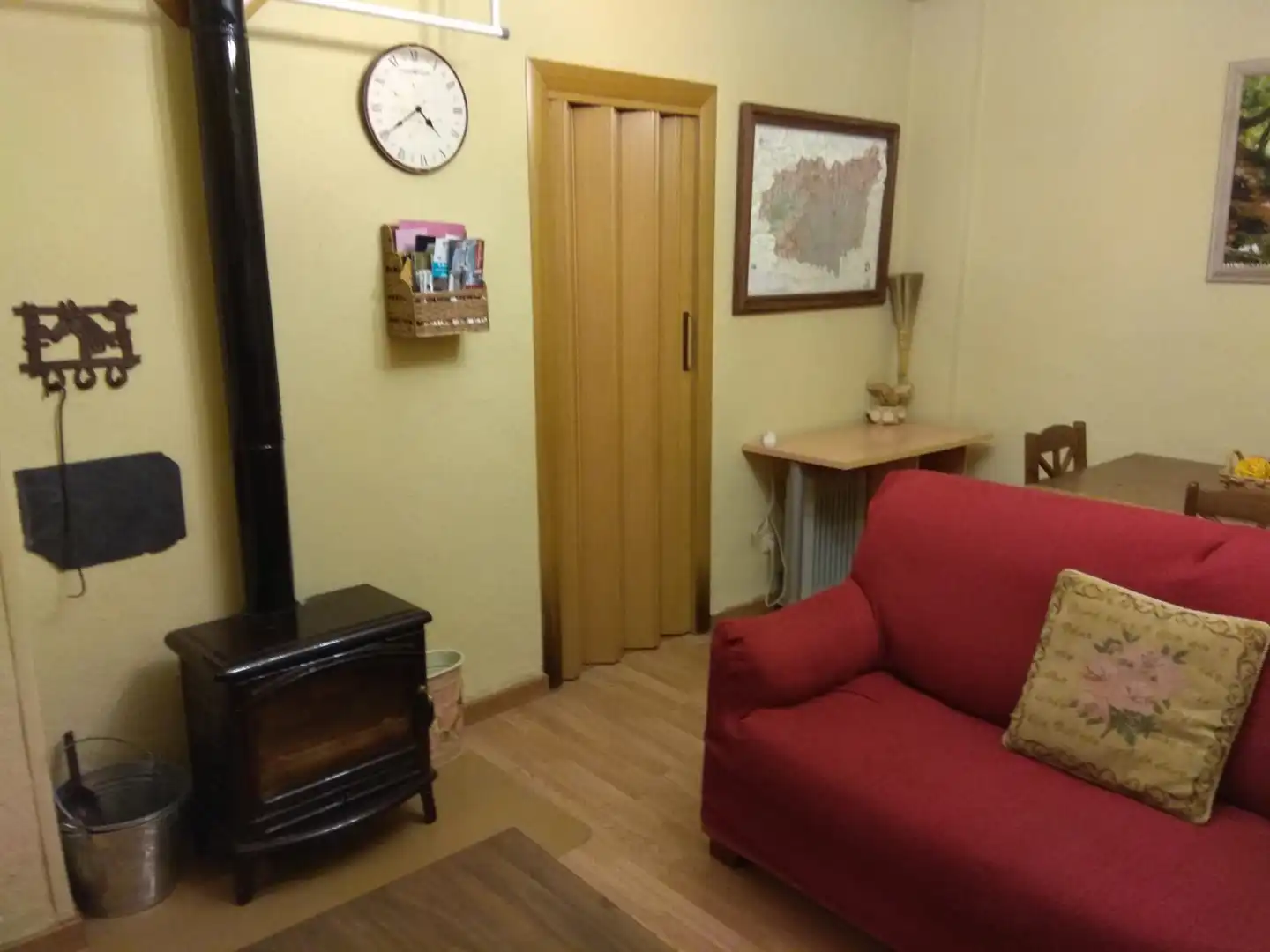 Piso en venta en Plaza Minero, 2, La Pola de Gordón Sala de estar de Piso en venta en La Pola de Gordón con Trastero y Amueblado