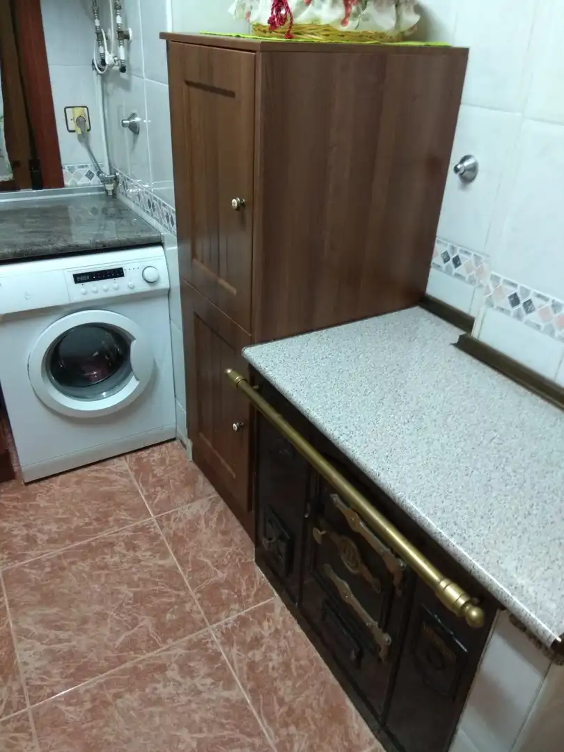 Piso en venta en Plaza Minero, 2, La Pola de Gordón Cocina de Piso en venta en La Pola de Gordón con Trastero y Amueblado