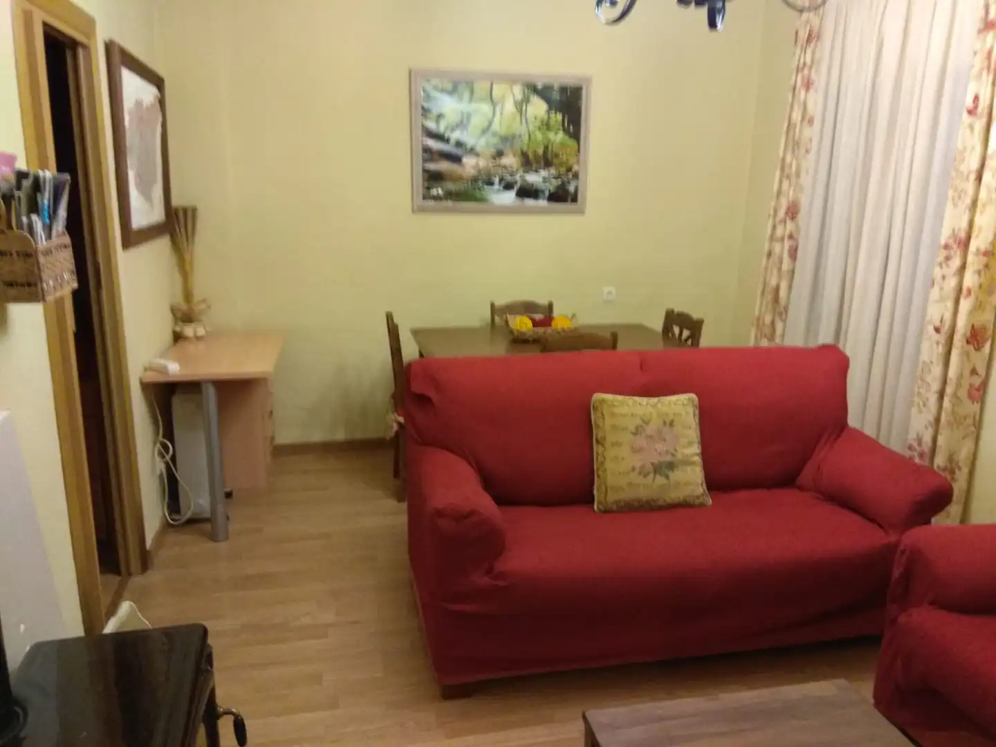 Piso en venta en Plaza Minero, 2, La Pola de Gordón Sala de estar de Piso en venta en La Pola de Gordón con Trastero y Amueblado