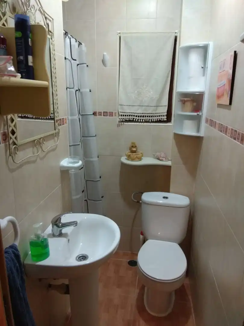 Piso en venta en Plaza Minero, 2, La Pola de Gordón Baño de Piso en venta en La Pola de Gordón con Trastero y Amueblado