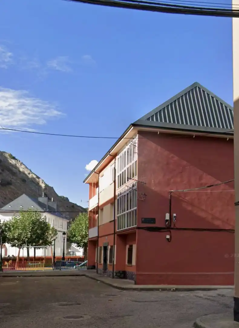 Piso en venta en Plaza Minero, 2, La Pola de Gordón Vista exterior de Piso en venta en La Pola de Gordón con Trastero y Amueblado