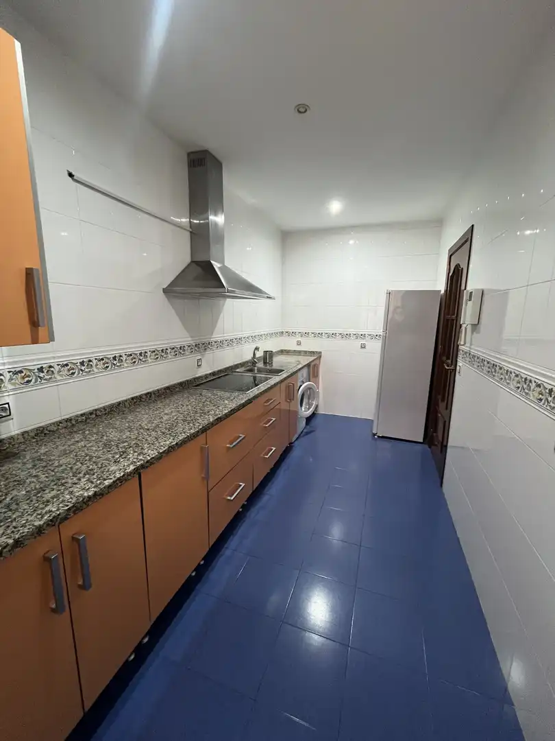 Flat for rent in Avenida de Andalucía, 3, Alcalá del Río Kitchen of Flat for rent in Alcalá del Río with Storage room, Furnished and Balcony
