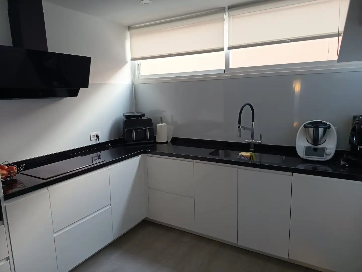 Detached homes for sale in Calle Tomas Cruz, 3, San Miguel de Abona Kitchen of Detached homes for sale in San Miguel de Abona with Air Conditioner, Terrace and Swimming Pool