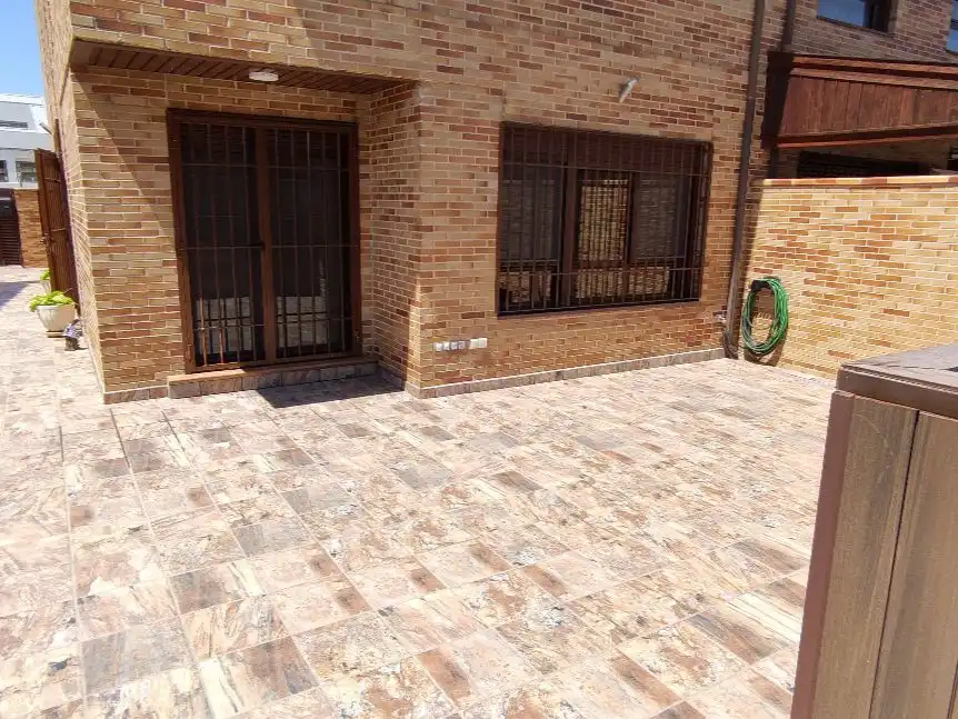 Casa o chalet en venta en Calle de Aries, 23, Parla Este Terraza de Casa o chalet en venta en Parla con Aire acondicionado, Calefacción y Parquet