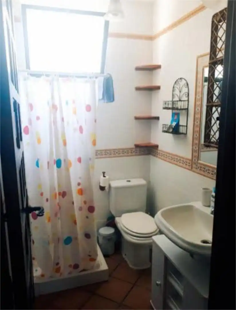 Einfamilien-Reihenhaus zum Verkauf in Dehesilla de Calamón - Campomanes Badezimmer von Einfamilien-Reihenhaus zum Verkauf in Badajoz mit Heizung, Privatgarten und Terrasse