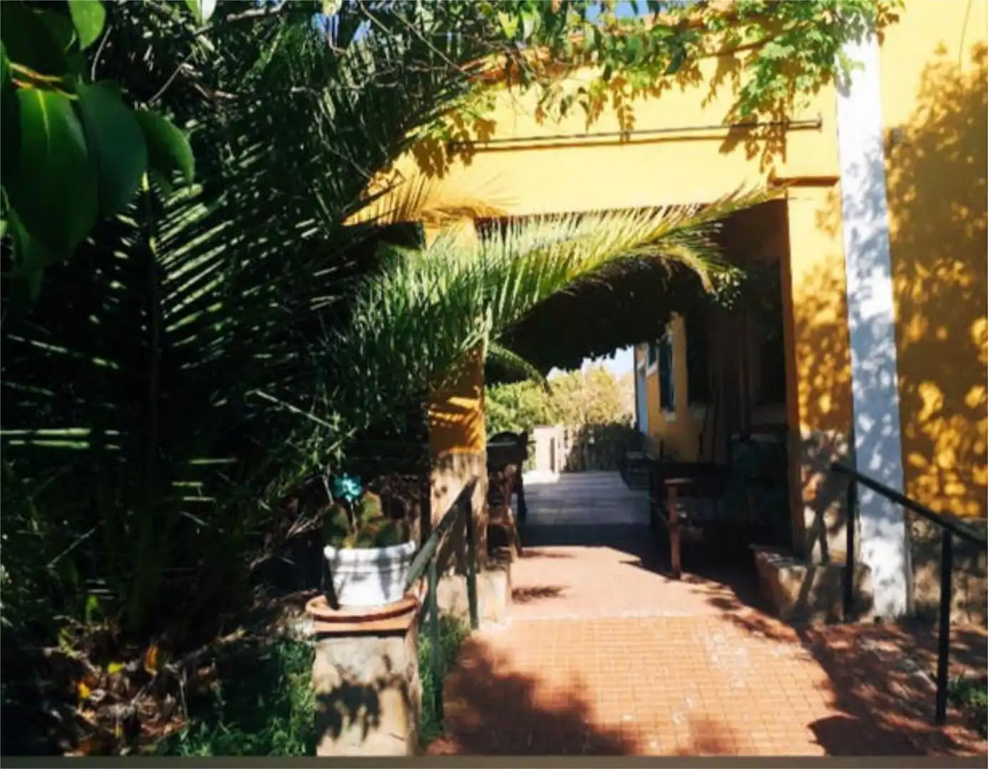 Einfamilien-Reihenhaus zum Verkauf in Dehesilla de Calamón - Campomanes Einfamilien-Reihenhaus zum Verkauf in Badajoz mit Heizung, Privatgarten und Terrasse