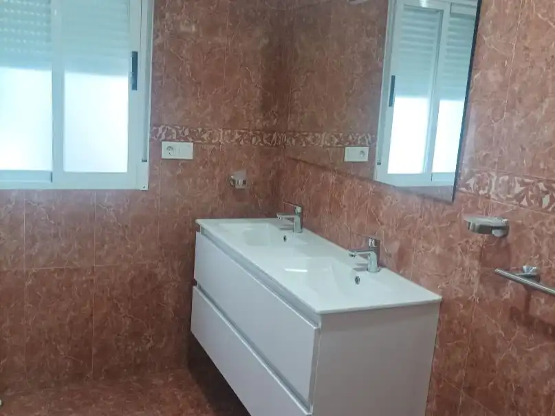 Pis de lloguer a Calle Pelagio, 7, Fuensanta- Arcángel Bany de Pis de lloguer en Córdoba amb Aire condicionat, Calefacció i Terrassa
