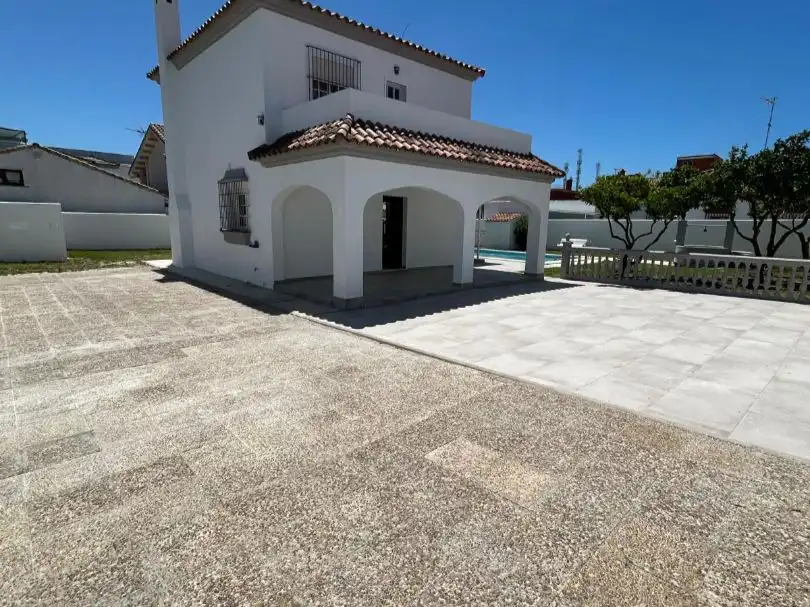 Houses for rent in Calle Abeja, 12, Carretera de Sanlúcar - Sudamérica Exterior view of Houses for rent in El Puerto de Santa María with Air Conditioner, Heating and Private garden