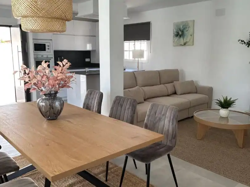 Houses for rent in Calle Abeja, 12, Carretera de Sanlúcar - Sudamérica Dining room of Houses for rent in El Puerto de Santa María with Air Conditioner, Heating and Private garden