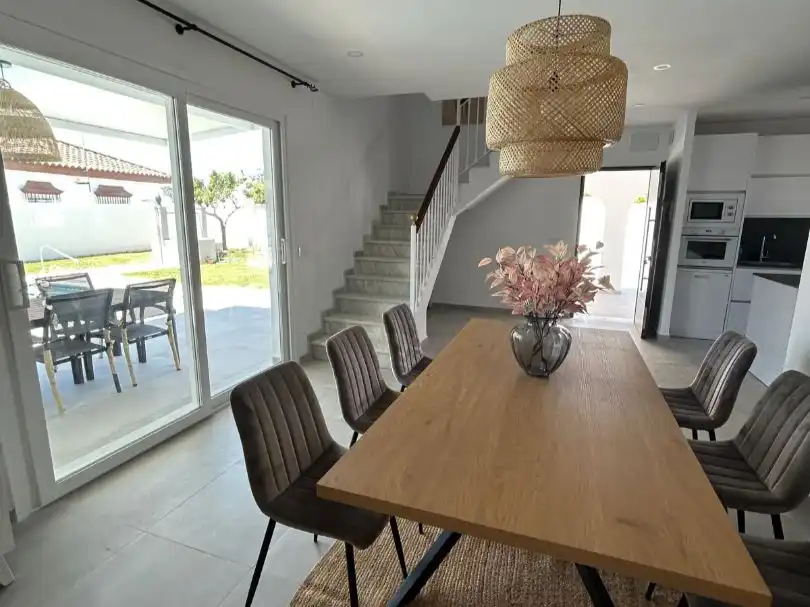 Houses for rent in Calle Abeja, 12, Carretera de Sanlúcar - Sudamérica Dining room of Houses for rent in El Puerto de Santa María with Air Conditioner, Heating and Private garden