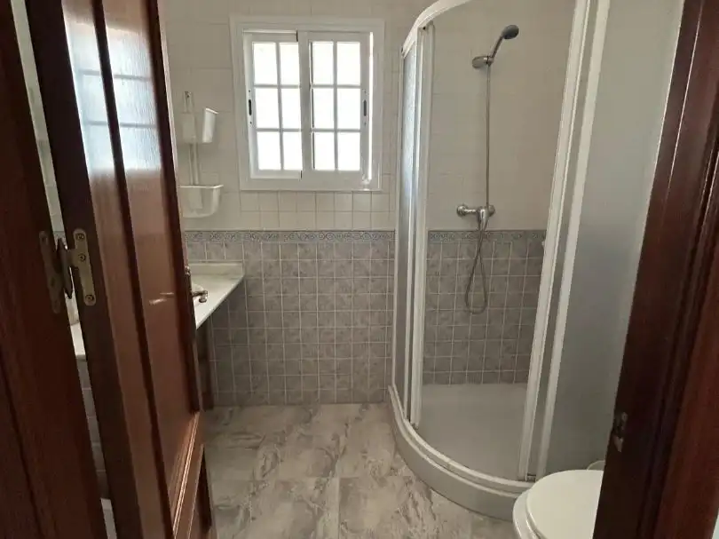 Houses for rent in Calle Abeja, 12, Carretera de Sanlúcar - Sudamérica Bathroom of Houses for rent in El Puerto de Santa María with Air Conditioner, Heating and Private garden