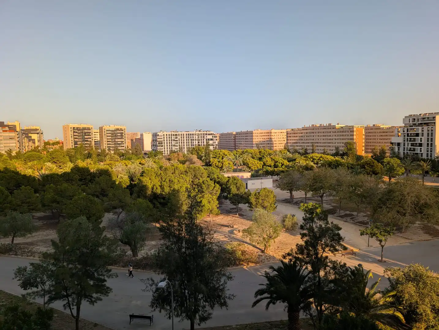 Pis en venda a Plaza del Papa Juan Pablo II, 25, Paus - Poligono San Blas Vista exterior de Pis en venda en Alicante / Alacant amb Aire condicionat, Calefacció i Jardí privat