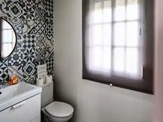 Baño de Piso de alquiler en Vejer de la Frontera con Aire acondicionado, Calefacción y Jardín privado