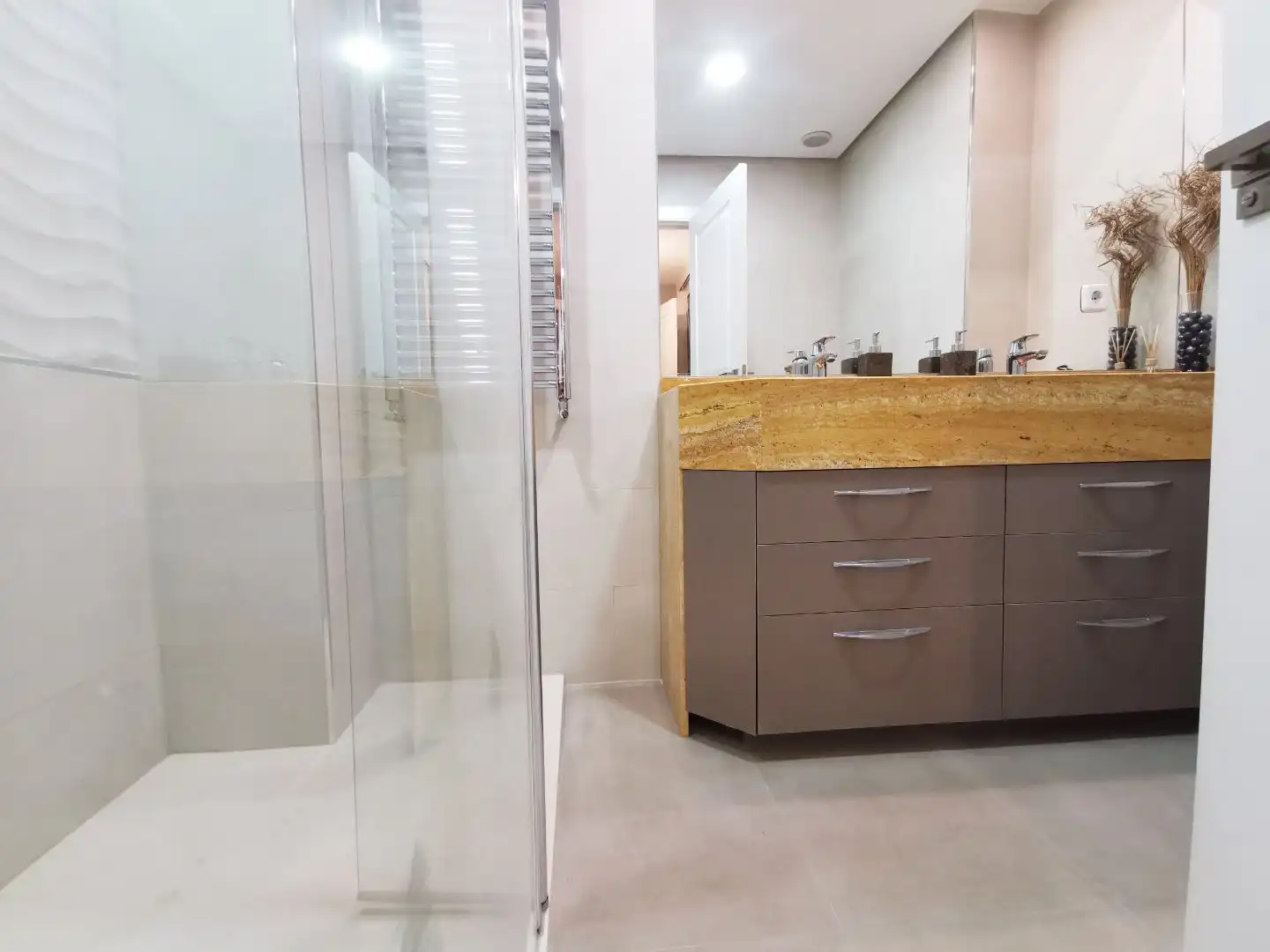 Piso en venta en Calle Ana Mariscal, 1, Centro Baño de Piso en venta en Rivas-Vaciamadrid con Terraza y Piscina