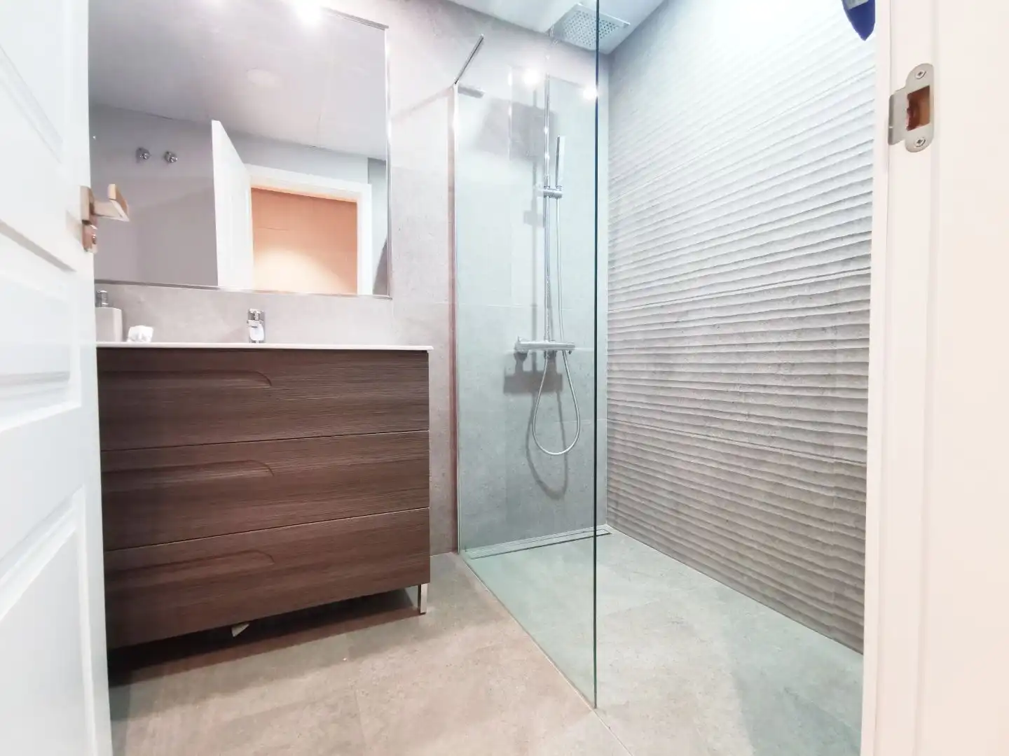 Piso en venta en Calle Ana Mariscal, 1, Centro Baño de Piso en venta en Rivas-Vaciamadrid con Terraza y Piscina