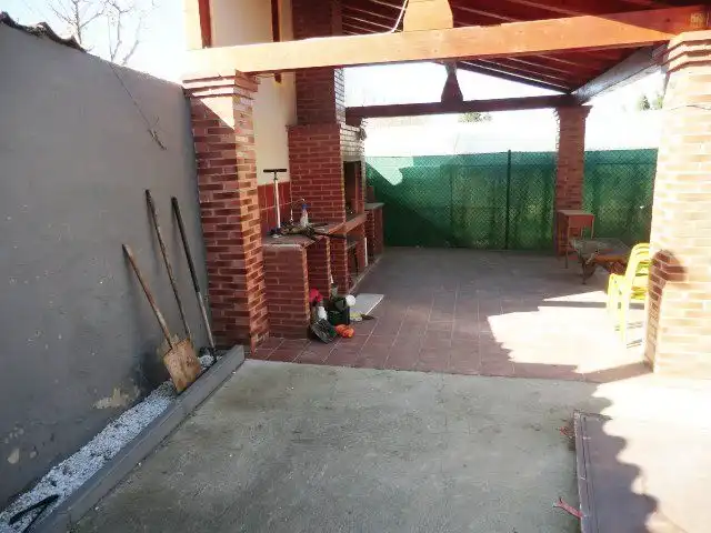 Einfamilien-Reihenhaus zum Verkauf in Calle San Roque, 27, Carcedo de Burgos Terrasse von Einfamilien-Reihenhaus zum Verkauf in Carcedo de Burgos mit Heizung und Privatgarten