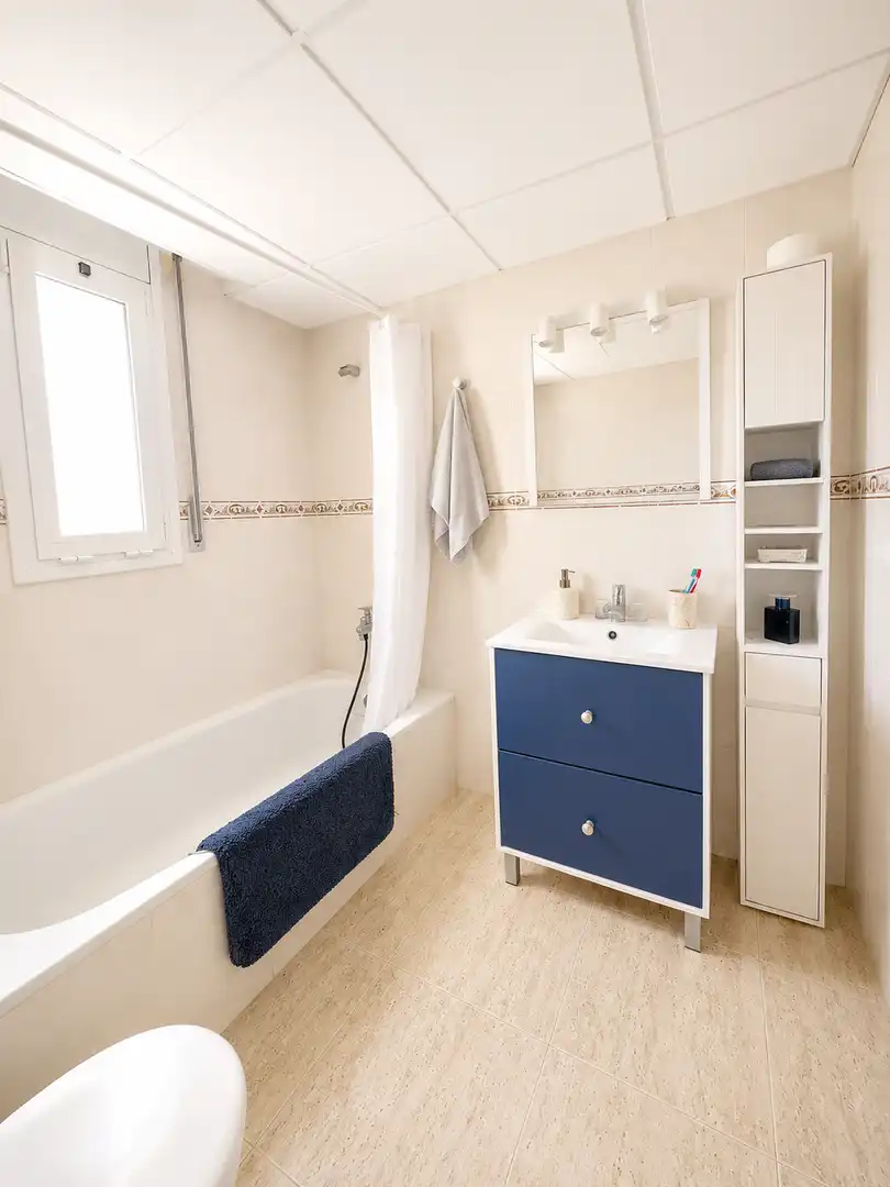 Piso en venta en Carrer del Fonoll, 1, Pla de Maset - Cap de Salou Baño de Piso en venta en Salou con Aire acondicionado, Terraza y Piscina