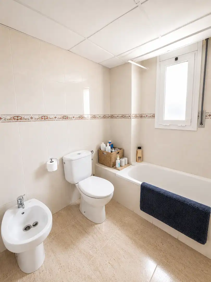 Piso en venta en Carrer del Fonoll, 1, Pla de Maset - Cap de Salou Baño de Piso en venta en Salou con Aire acondicionado, Terraza y Piscina