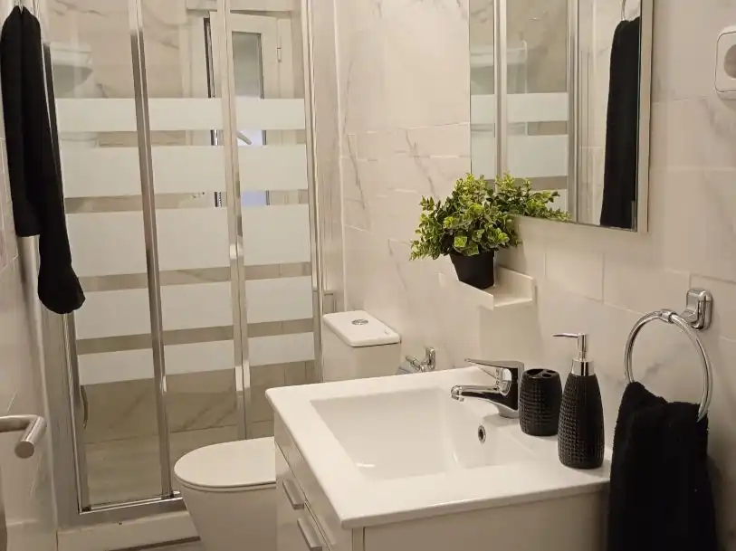 Piso en venta en Calle Alejandrina Moran, 40, Lucero Baño de Piso en venta en Madrid Capital