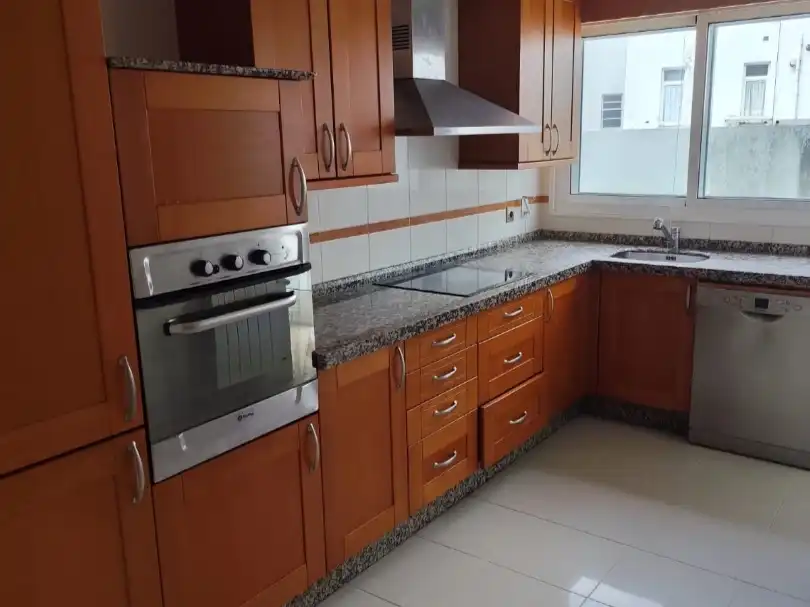 Pis de lloguer a Rúa Almendra, 9, Centro Cuina de Pis de lloguer en Ferrol amb Calefacció, Parquet i Terrassa