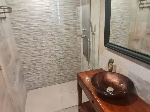 Baño de Piso de alquiler en Elda con Aire acondicionado, Calefacción y Amueblado