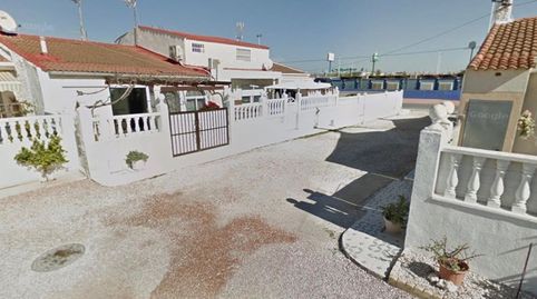 Foto 2 de Casa adosada en venta en ኡርባኒሳሲኦን ቶሬአልሜንድሮስ, 113, Zona Carrefour - Urbanizaciones, Torrevieja
