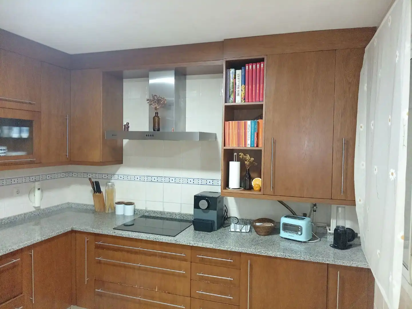 Piso de alquiler en Travesía da Peregrina, 7, Bertamirans Cocina de Piso de alquiler en Ames con Calefacción, Jardín privado y Parquet
