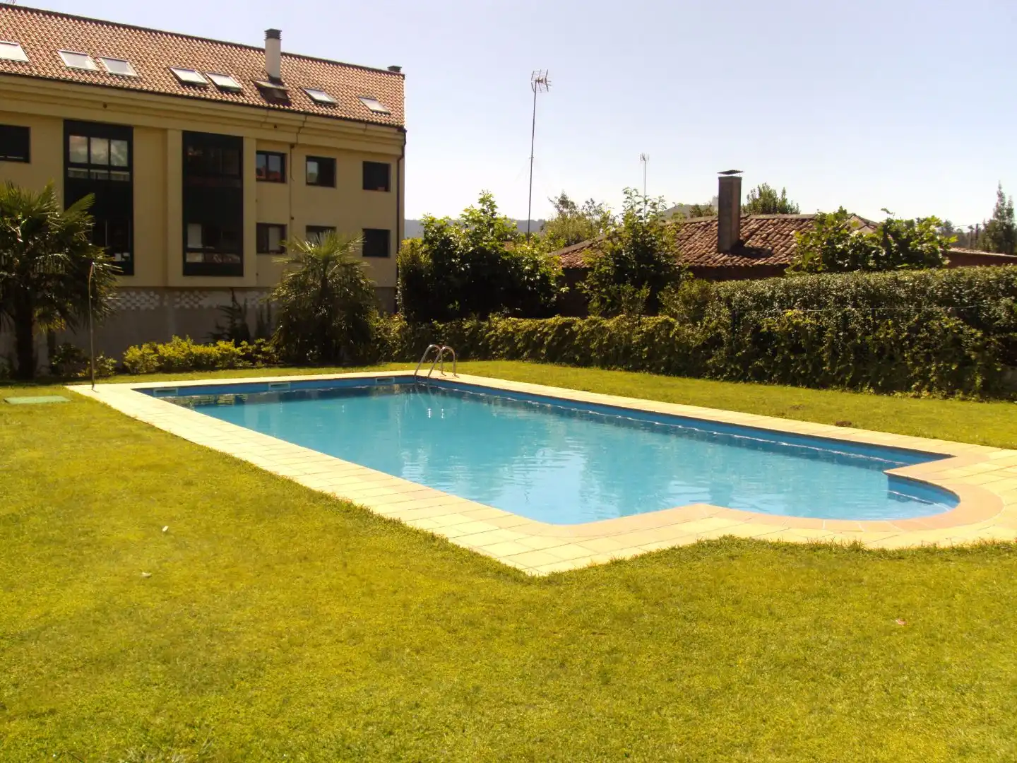 Piso de alquiler en Travesía da Peregrina, 7, Bertamirans Piscina de Piso de alquiler en Ames con Calefacción, Jardín privado y Parquet