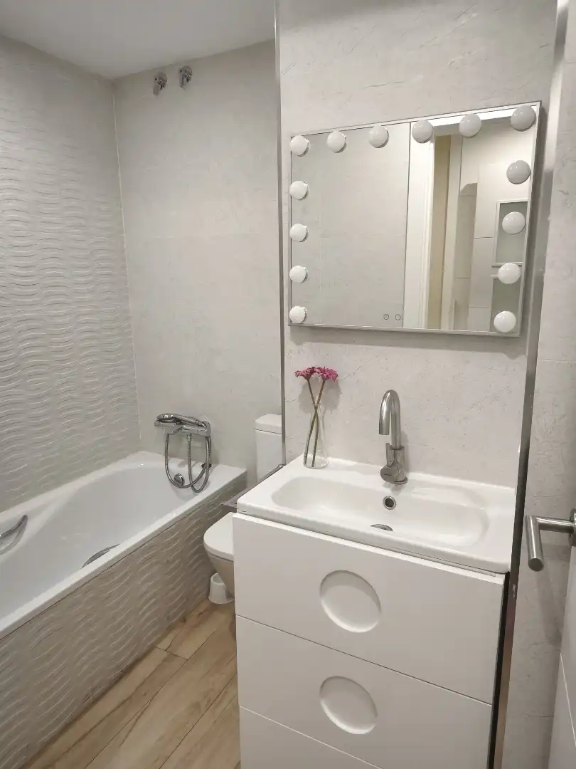 Piso en venta en Calle de Salvador Allende, 50f, PAU de Carabanchel Baño de Piso en venta en Madrid Capital con Aire acondicionado, Terraza y Piscina