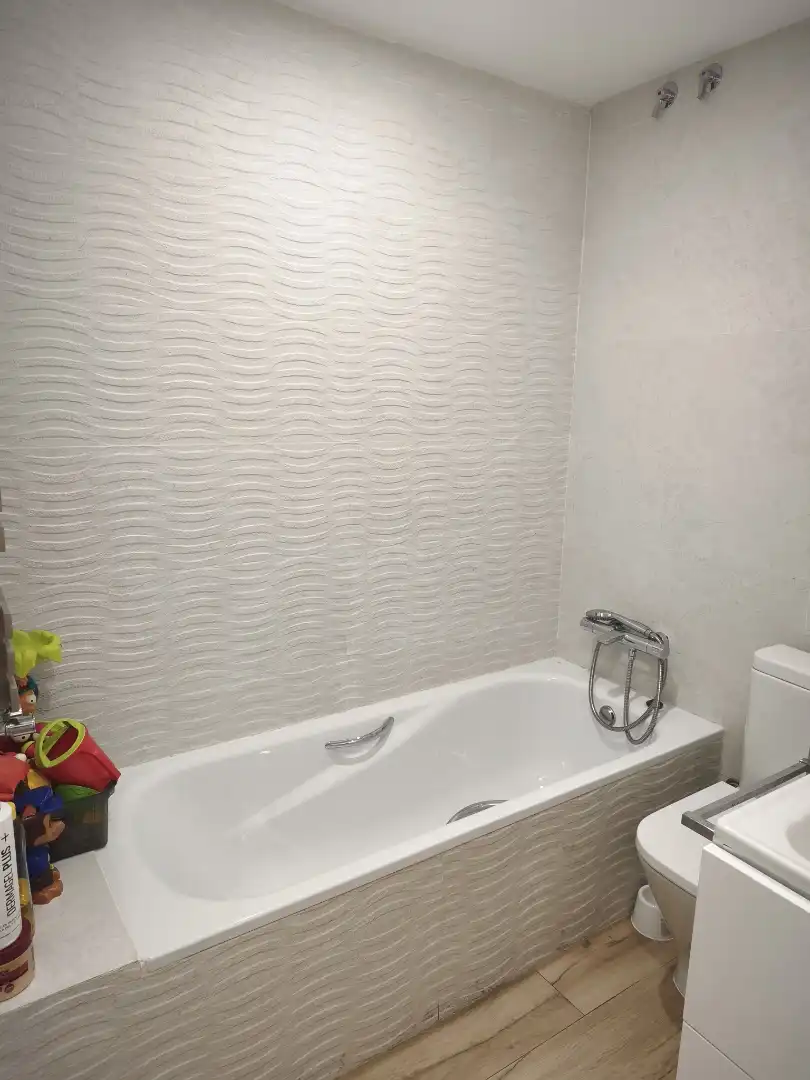 Piso en venta en Calle de Salvador Allende, 50f, PAU de Carabanchel Baño de Piso en venta en Madrid Capital con Aire acondicionado, Terraza y Piscina