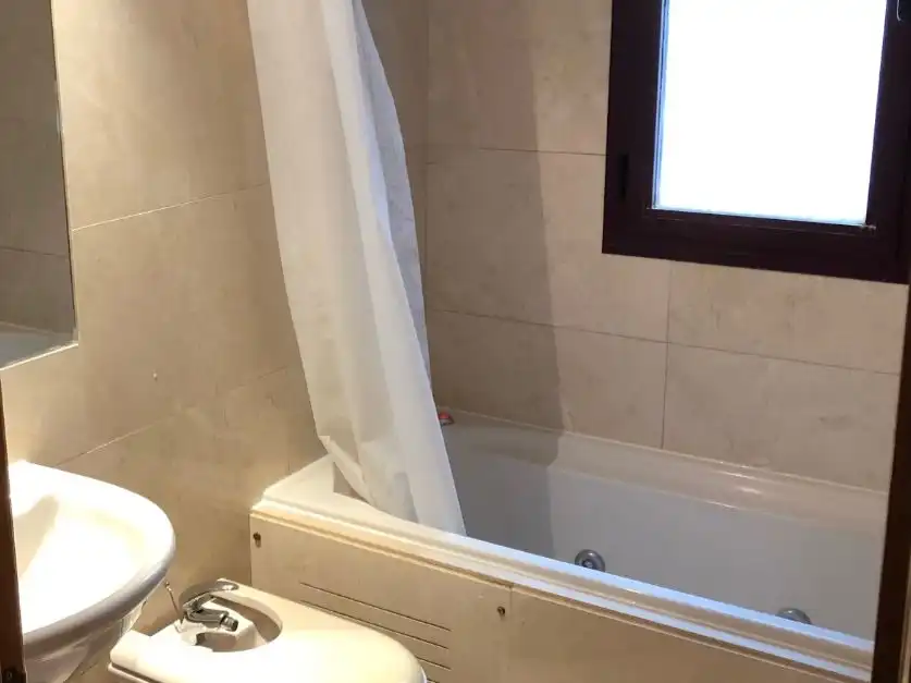 Wohnung zum Verkauf in Avenida de la Reina Victoria, 7, Vallehermoso Badezimmer von Wohnung zum Verkauf in Madrid mit Klimaanlage, Heizung und Schwimmbad