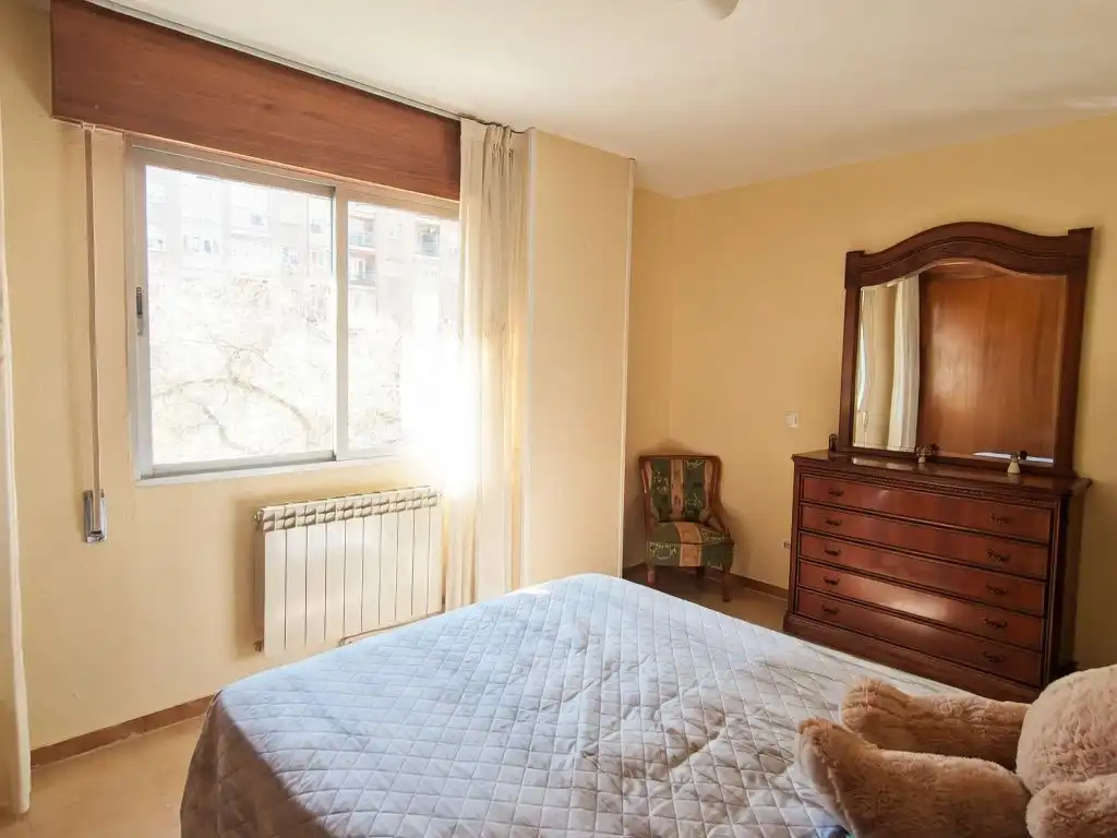 Piso en venta en Calle de la Casuarina, 18, Las Águilas Habitación de Piso en venta en Madrid Capital con Aire acondicionado