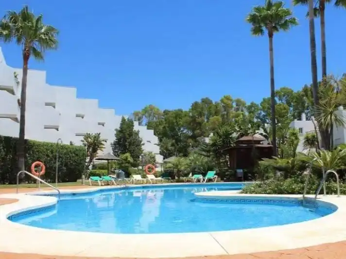 Piso de alquiler en Calle 17, 3, Guadalmina Baja Jardín de Piso de alquiler en Marbella con Aire acondicionado, Terraza y Piscina