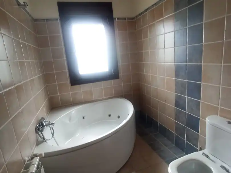 Houses for rent in Carretera Espíritu Santo, Cambre Bathroom of Houses for rent in Cambre with Heating, Private garden and Parquet flooring