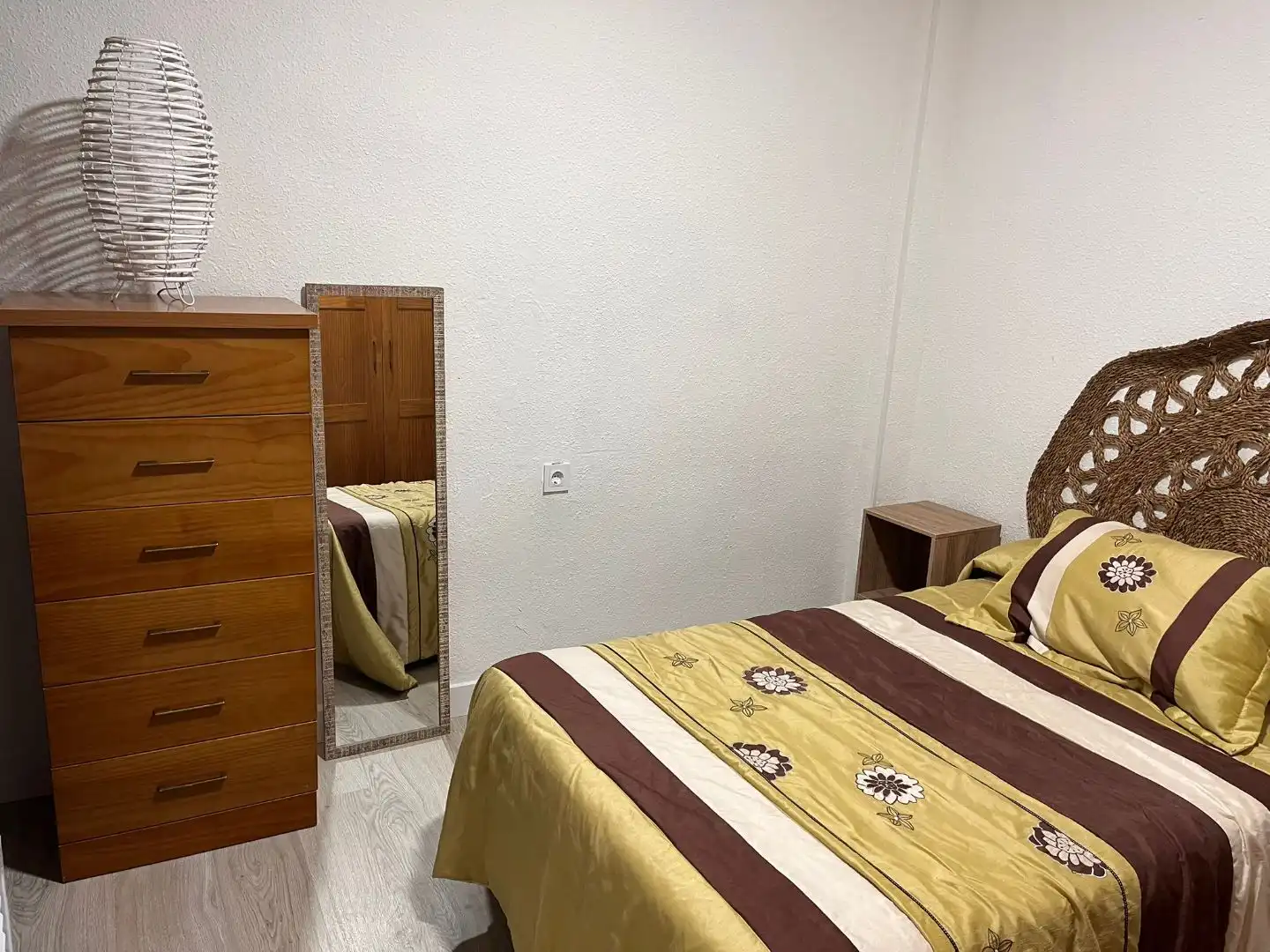 Piso en venta en Calle Real, 23, Mengíbar Habitación de Piso en venta en Mengíbar con Aire acondicionado, Parquet y Amueblado