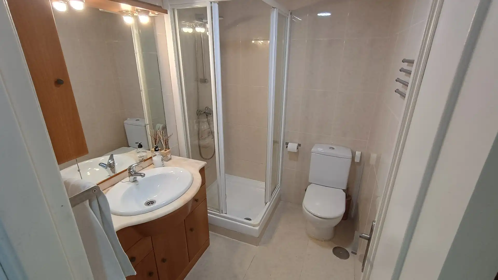 Flat for rent in Calle de Gonzalo Herrero, 10, Valdeacederas Bathroom of Flat for rent in Madrid with Air Conditioner, Heating and Parquet flooring