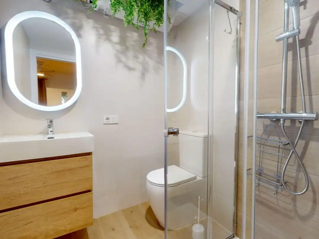 Flat for sale in Escritor Sebastián Cuevas, 1, Fuensanta- Arcángel Bathroom of Flat for sale in Córdoba Capital with Air Conditioner, Terrace and Balcony
