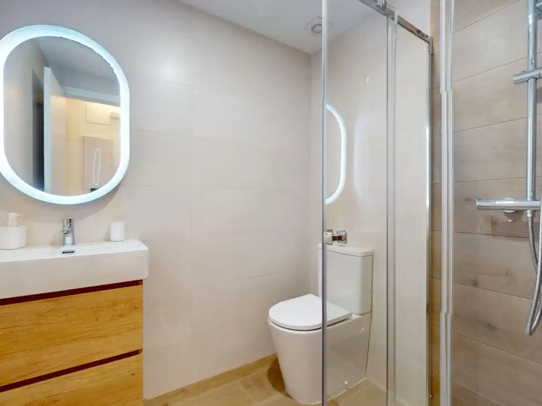 Flat for sale in Escritor Sebastián Cuevas, 1, Fuensanta- Arcángel Bathroom of Flat for sale in Córdoba Capital with Air Conditioner, Terrace and Balcony