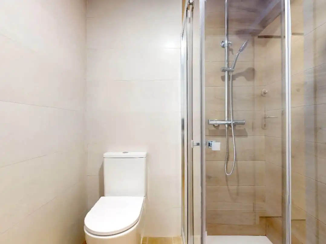Flat for sale in Escritor Sebastián Cuevas, 1, Fuensanta- Arcángel Bathroom of Flat for sale in Córdoba Capital with Air Conditioner, Terrace and Balcony