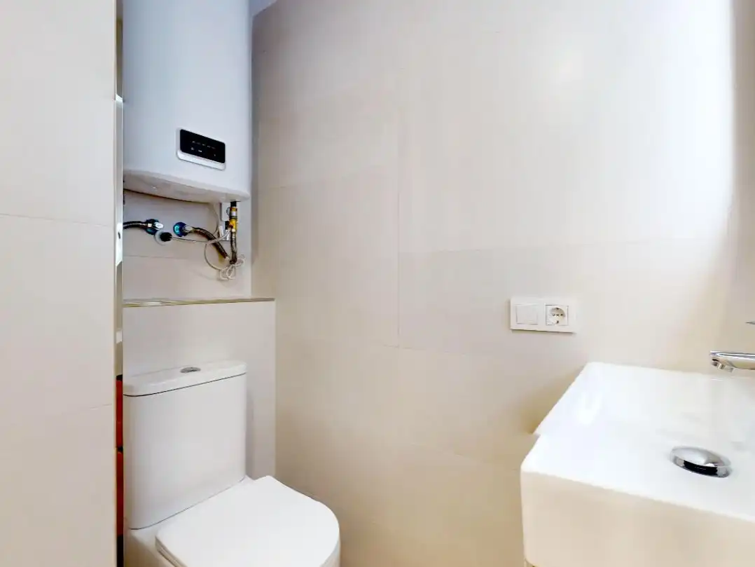 Flat for sale in Escritor Sebastián Cuevas, 1, Fuensanta- Arcángel Bathroom of Flat for sale in Córdoba Capital with Air Conditioner, Terrace and Balcony