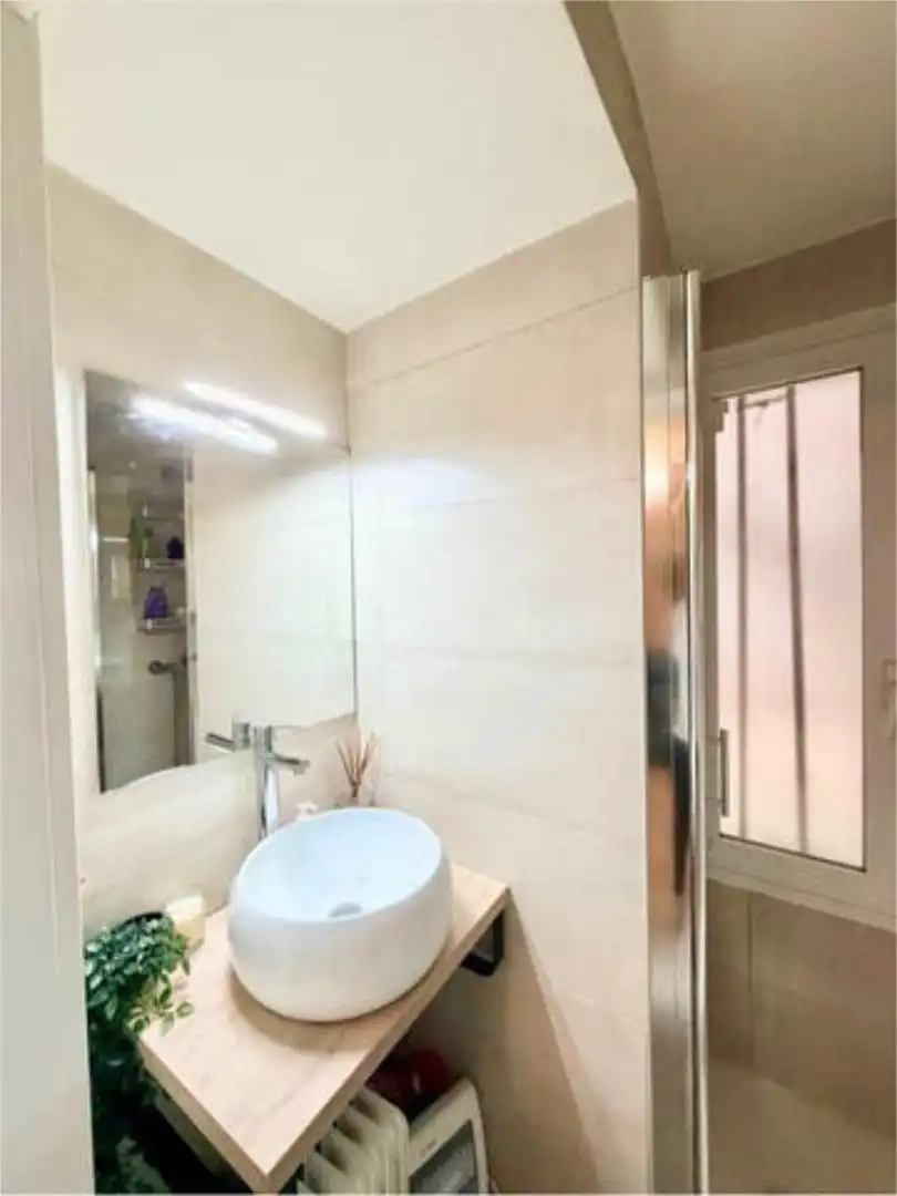 Baño de Local de alquiler en Madrid con Aire acondicionado