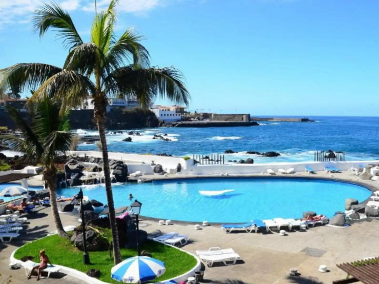Außenansicht von Wohnung zum Verkauf in Puerto de la Cruz mit Schwimmbad, Möbliert und Ofen