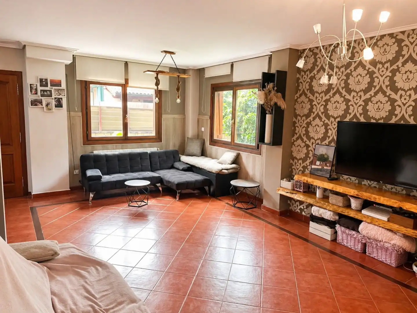 Casa o xalet en venda a Barrio Otañes, 56b, Castro-Urdiales Sala d'estar de Casa o xalet en venda en Castro-Urdiales amb Terrassa i Balcó